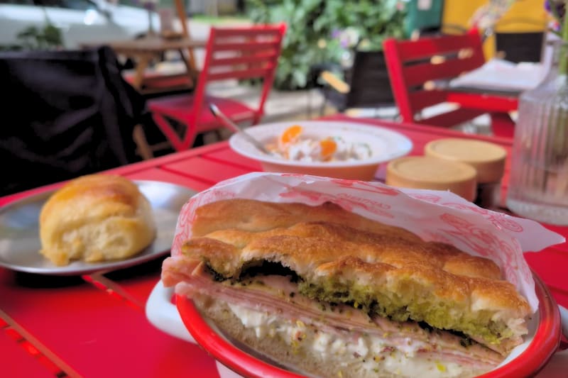 Un nuevo punto gastronómico que debes visitar dentro de Santiago. Créditos: Google Maps.