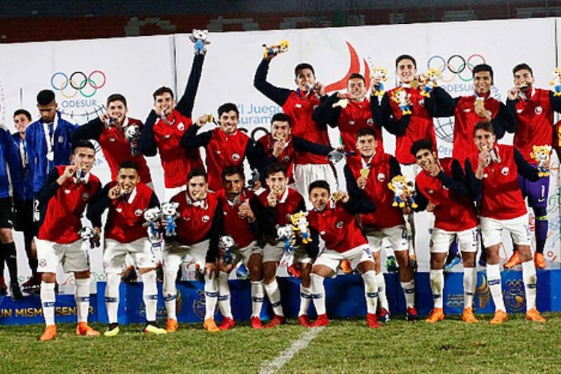 La Roja celebra el título en Cochabamba.