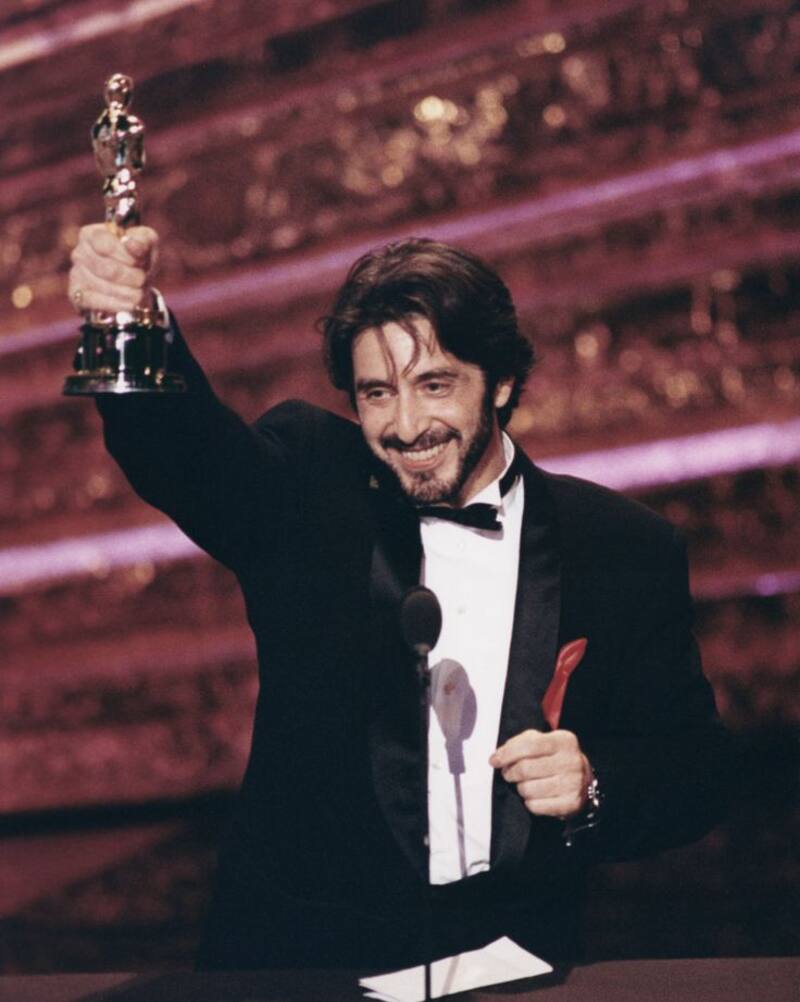 Al Pacino con su Óscar a Mejor Actor que ganó en 1993.