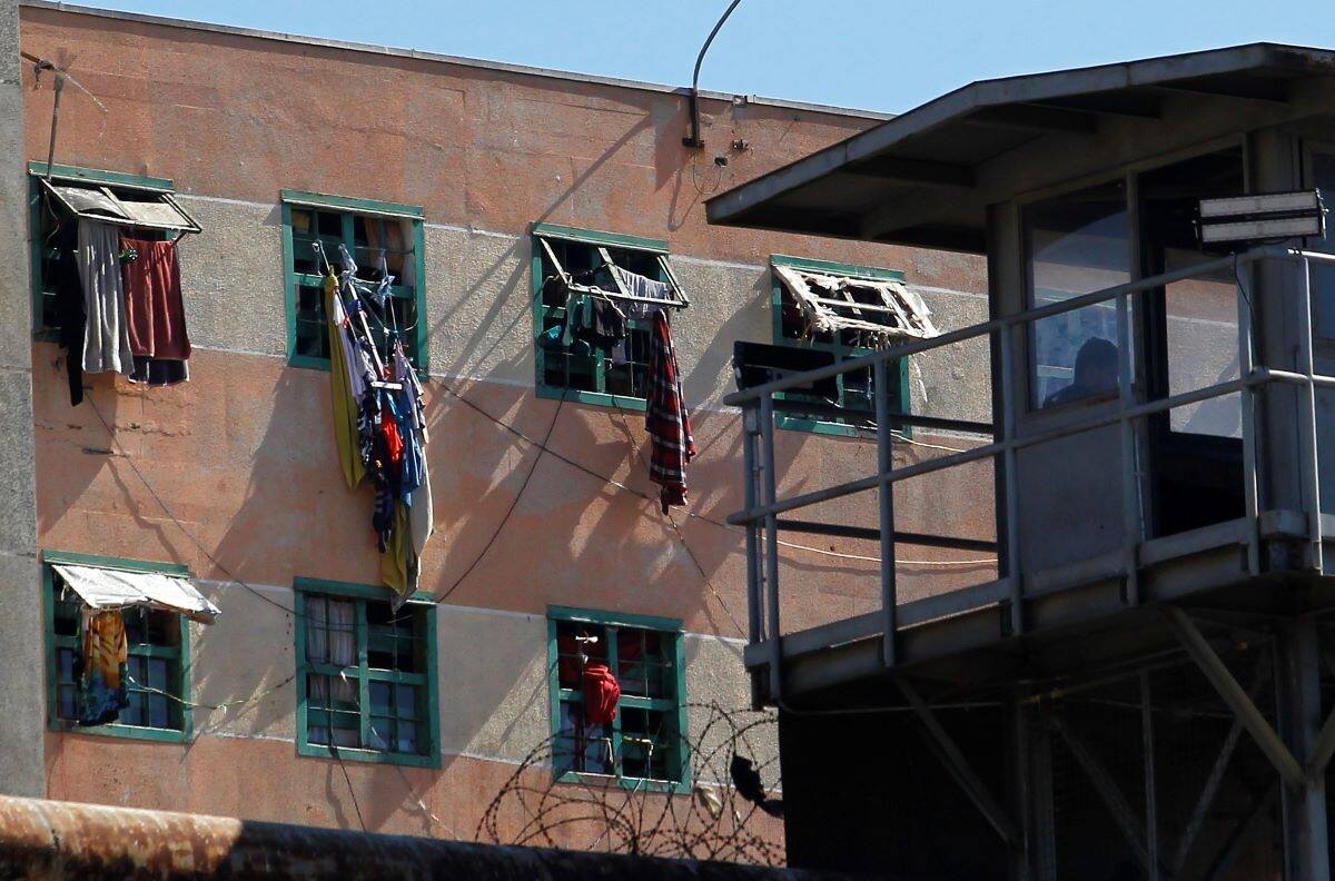 Gendarmes abrieron fuego contra delincuentes que lanzaron droga a la cárcel de Valparaíso