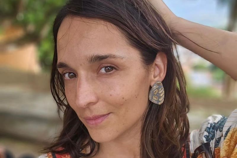 es una actriz chilena reconocida por diversos papeles.