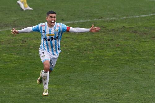 Julián Alfaro, formado en la U, tras anotar en penal decisivo que le dio el triunfo a Magallanes sobre O'Higgins. Foto: Aton.
