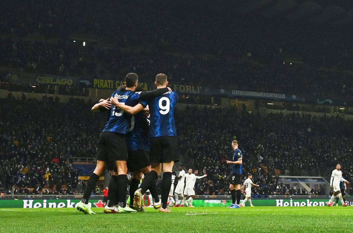 Con victoria chilena en Milán: así fueron los resultados de día miércoles en la Champions League