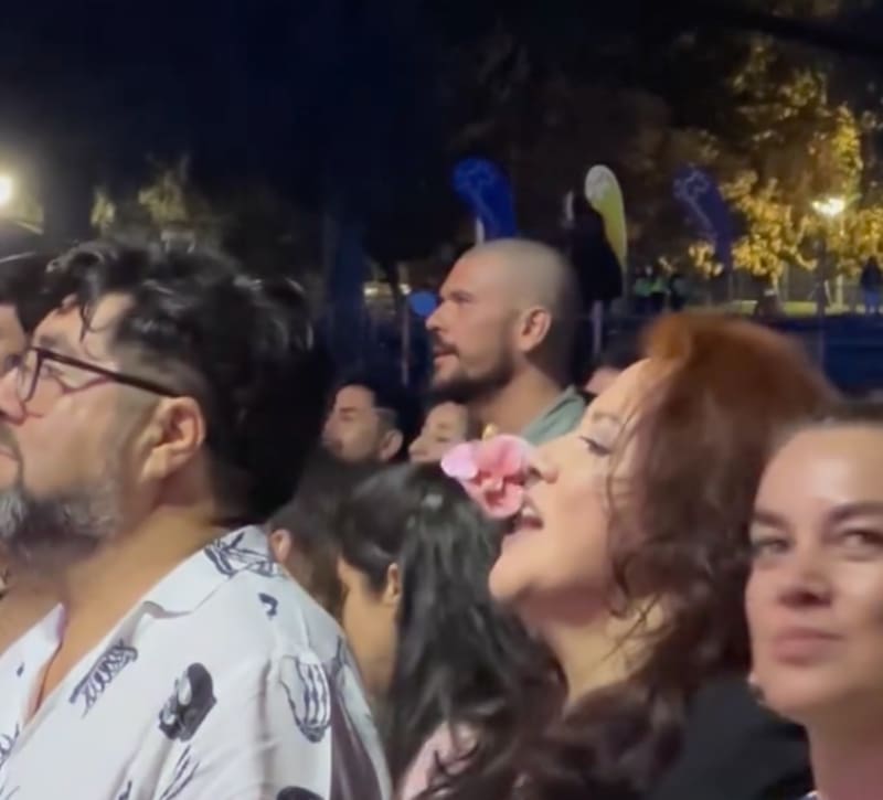 El deportista disfrutó con todo el show de Karen Paola.