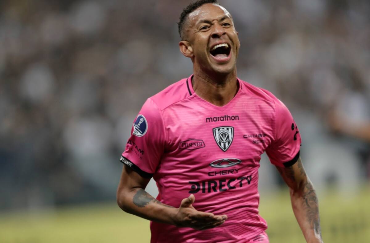 Gabriel Torres of Ecuador's Independiente del Valle, celebrates scoring his side's first goal during a Copa Sudamericana semifinal soccer match against Brazil's Corinthians in Sao Paulo, Brazil, Wednesday, Sept. 18, 2019. (AP Photo/Andre Penner)