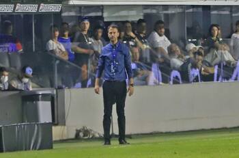 Alex Pallarés: El pupilo de Manuel Pellegrini que estuvo a un paso del fútbol chileno: "Veo muchos partido de Primera B"