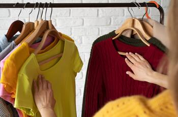 Sin usar químicos: Con este aromatizante casero podrás espantar a las polillas del clóset fácilmente