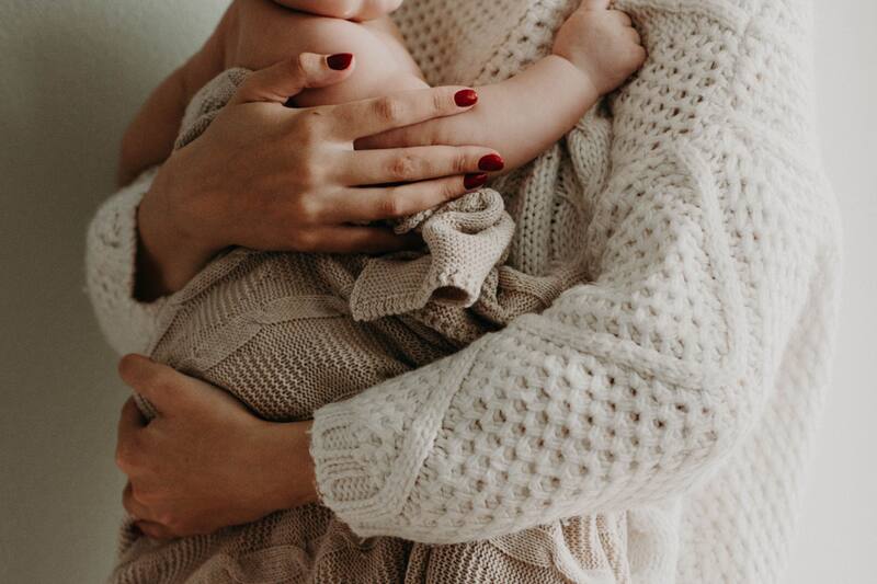 Revisa los detalles de los bonos y beneficios para madres en 2023. Créditos: Pexels