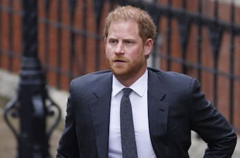 El príncipe Harry “aún quiere una disculpa completa” por parte de la familia real