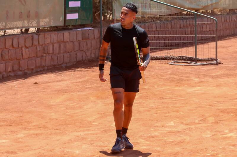 El tenista chileno de 23 años lucha por dar el salto en el circuito ITF.