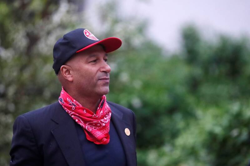 El guitarrista de la banda Rage Against the Machine llegó a La Moneda para asistir a la ceremonia de conmemoración de los 50 años del Golpe.