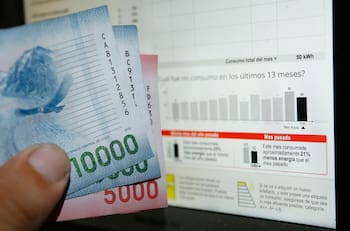 Si cumples con DOS requisitos podrás acceder a un descuento mensual en tu cuenta de la luz