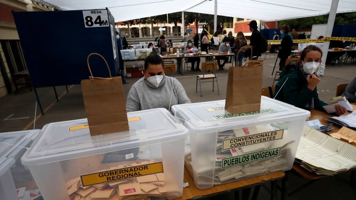 Elecciones 2021: a última hora los chilenos se volcaron a las urnas para emitir su voto