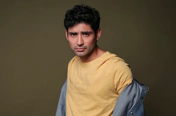 Quién es Félix Villar, actor chileno acusado de agresión a su expareja