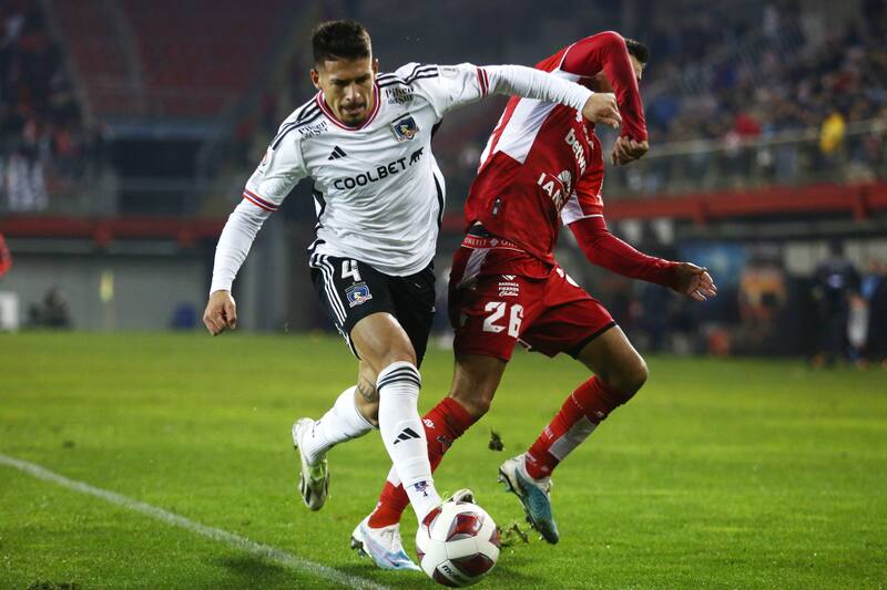 El joven defensa uruguayo se ha ganado la titularidad en Colo Colo. (Foto: Agencia Aton)