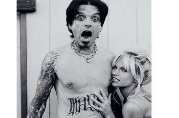 Lily James y Sebastian Stan impactan con radicales cambios de look para serie sobre Pamela Anderson y Tommy Lee