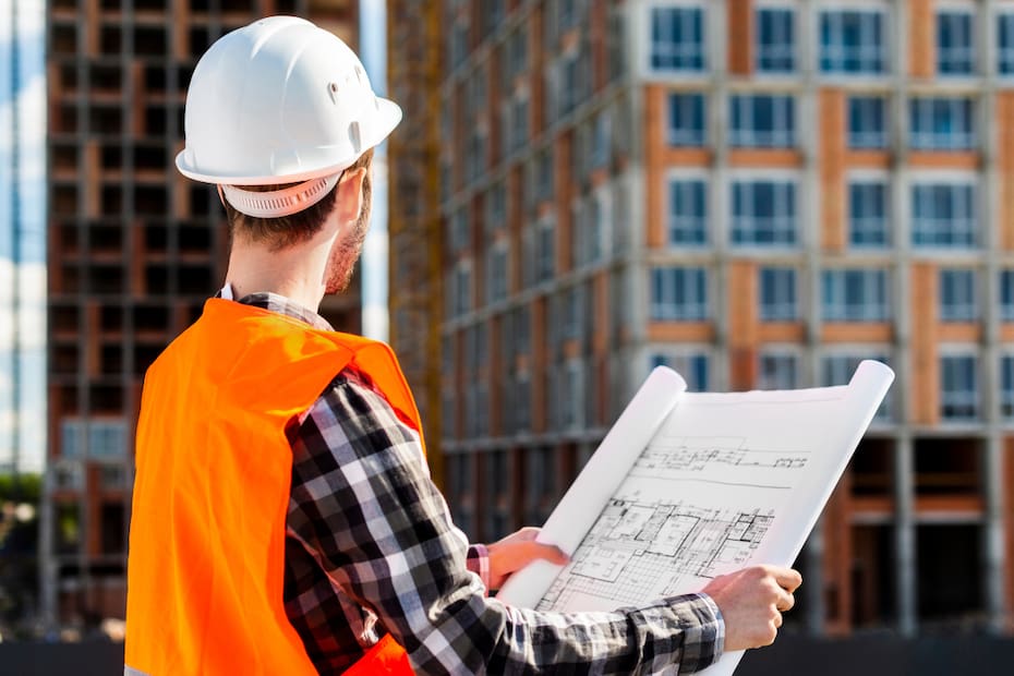Estos profesionales se dedican a supervisar y dirigir los procesos de construcción de distintos edificios, puentes y rutas viales del país.