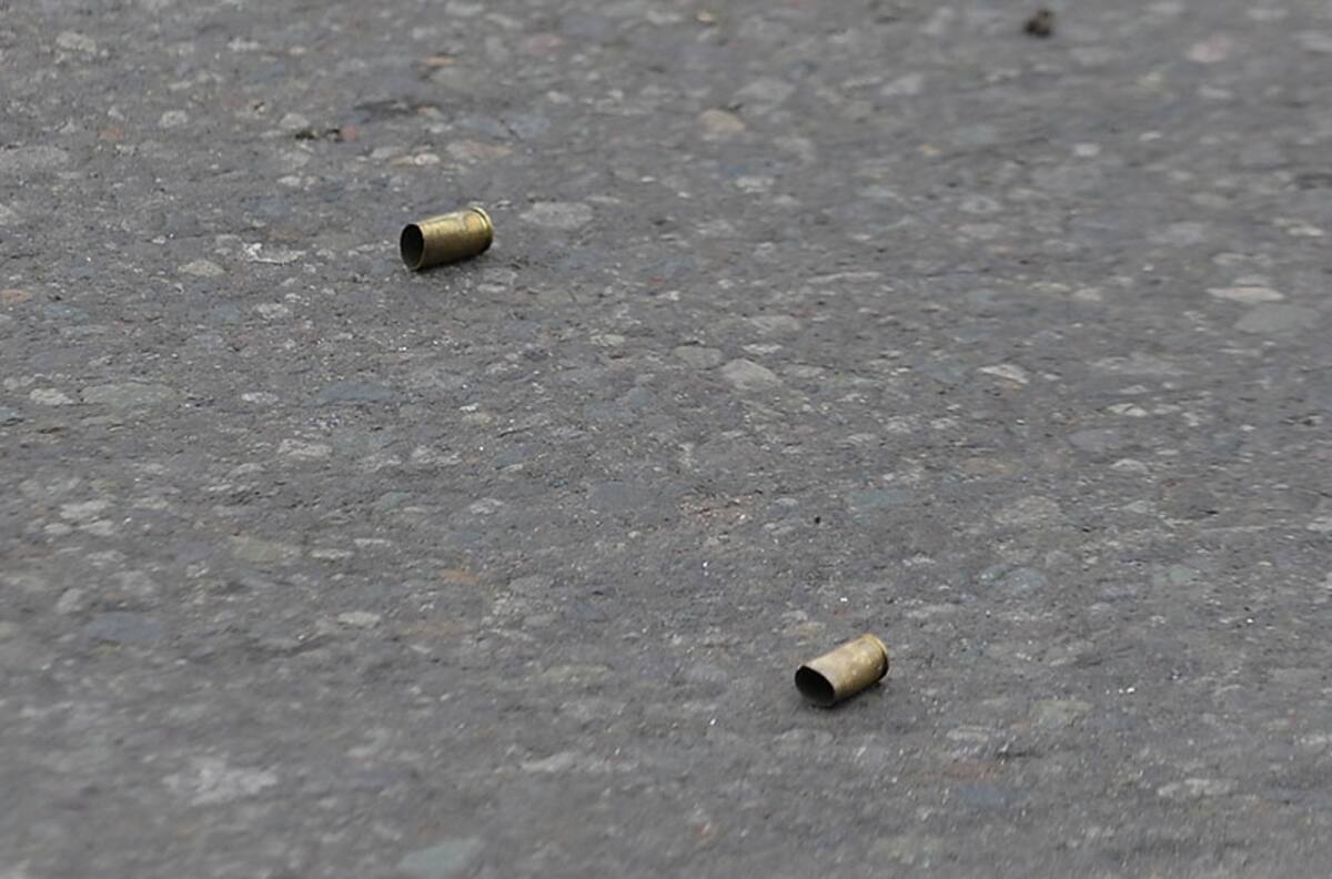 Dos personas heridas y una fallecida tras balacera y asalto en Mall Florida Center