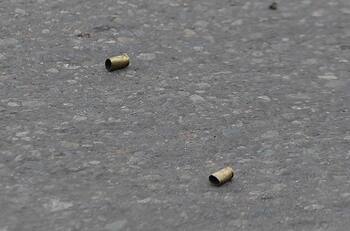 Dos personas heridas y una fallecida tras balacera y asalto en Mall Florida Center