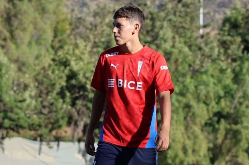 El volante en Universidad Católica. Foto: @cruzados_oficial
