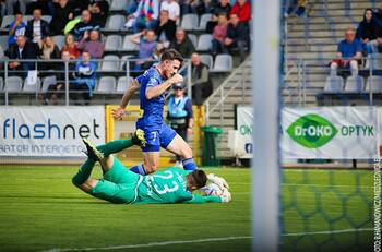 El extraño momento de Ángelo Henríquez en Polonia: Brilla y hace goles pero puede irse al descenso