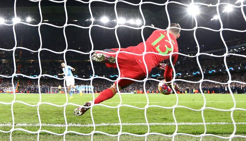 Andriy Lunin vs Manchester City en Champions League. EFE