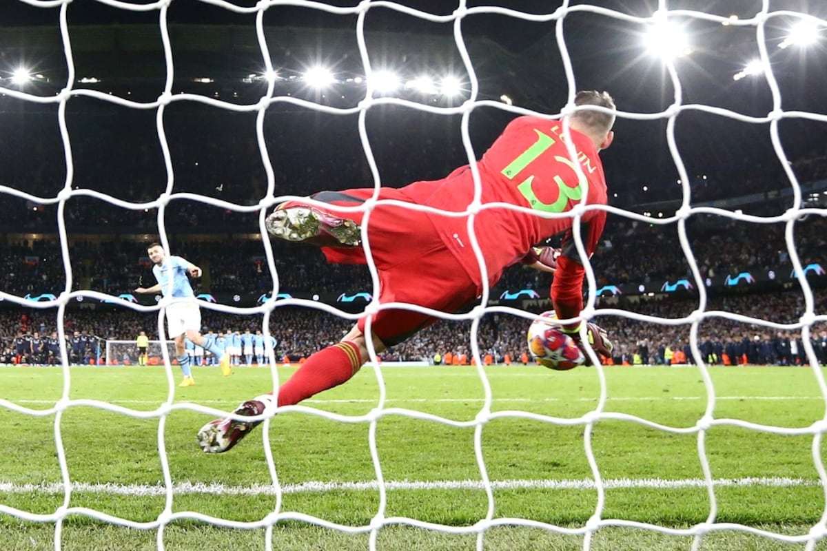 Andriy Lunin vs Manchester City en Champions League