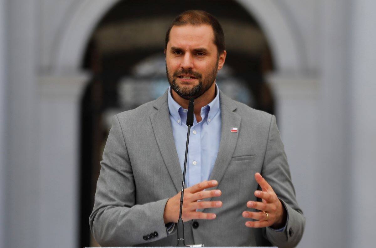 Bellolio por Comandante Ramiro: "Es un delincuente a sueldo, un asesino, terrorista y torturador"