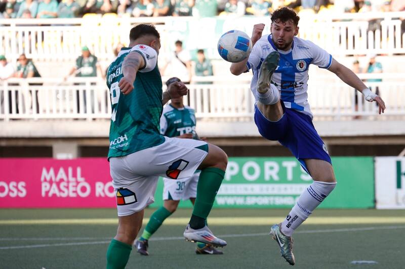 . El canterano de la UC con la camiseta de Deportes Santa Cruz este 2025. Foto: Agencia Aton.