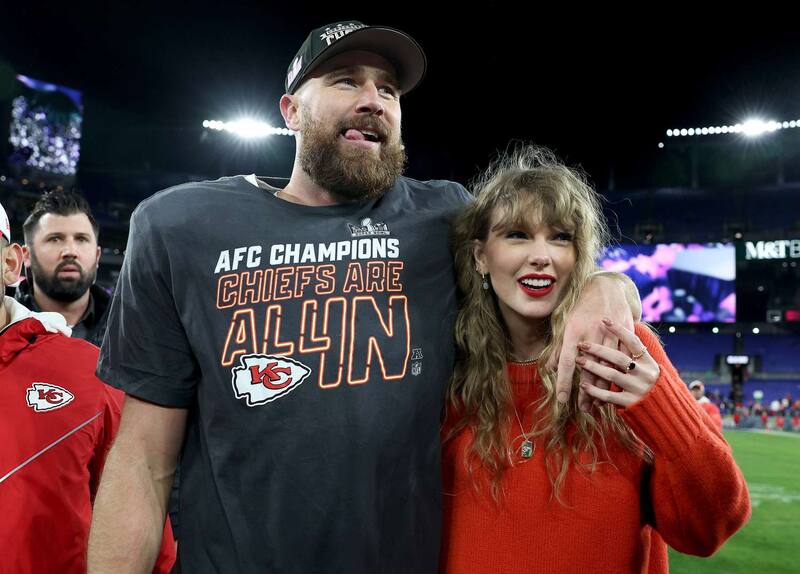 Taylor Swift se encuentra actualmente disfrutando una incipiente relación con el jugador Travis Kelce