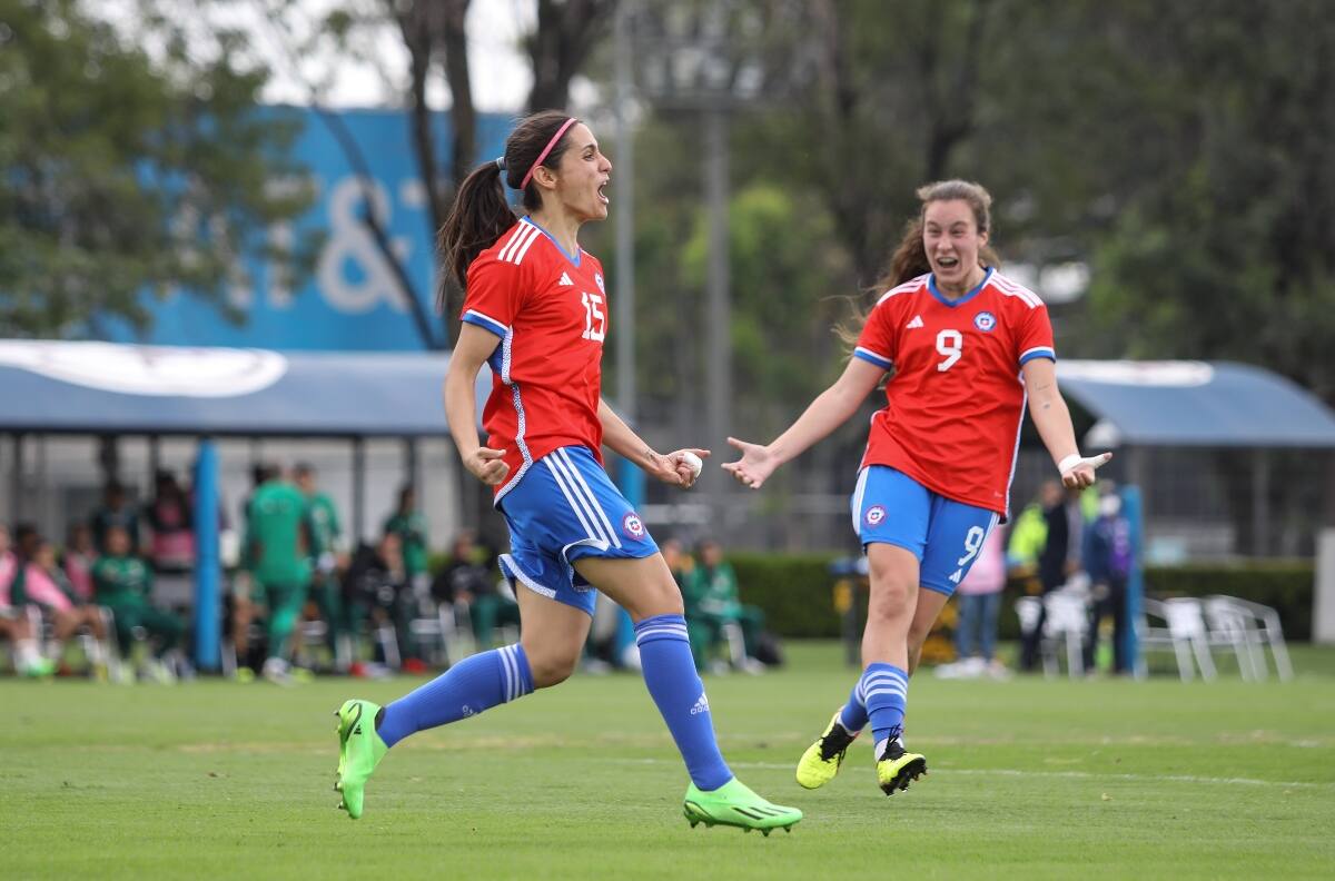 Con una sensible baja europea: José Letelier entregó la nómina de La Roja Femenina que jugará el repechaje mundialista