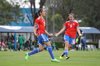 Con una sensible baja europea: José Letelier entregó la nómina de La Roja Femenina que jugará el repechaje mundialista