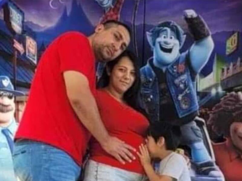 El cabo primero Daniel Palma junto a su pareja y su pequeño hijo.