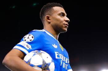 Mbappé no le cree nada al argentino Prestianni: “Le dijo 5 veces ‘mono’ a Vinícius”
