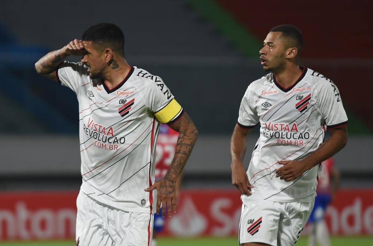 Atlético Paranaense lo dio vuelta y venció al Jorge Wilstermann como visitante