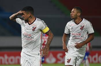 Atlético Paranaense lo dio vuelta y venció al Jorge Wilstermann como visitante