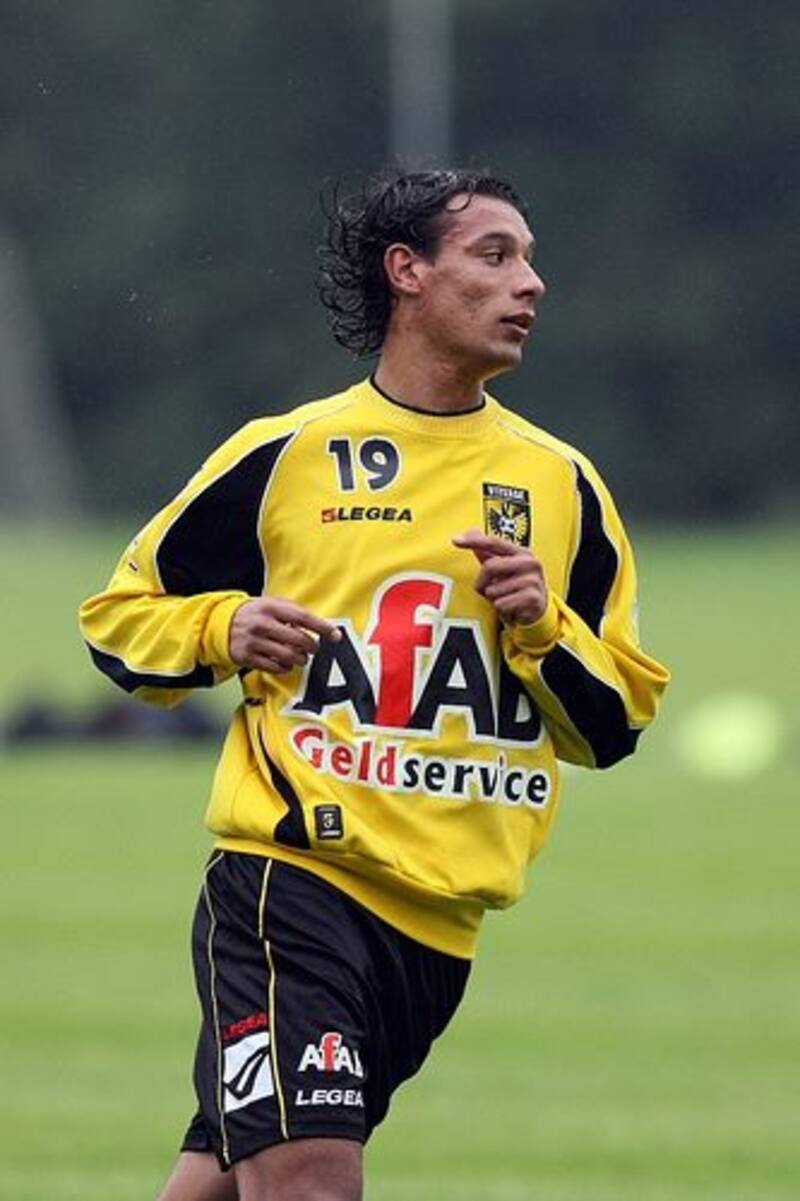 El atacante jugó una temporada por el Vitesse neerlandés.