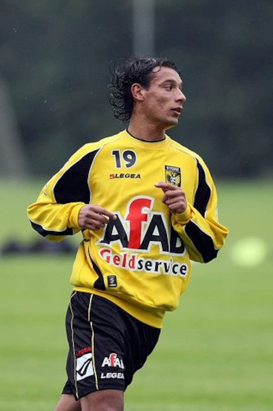 El atacante jugó una temporada por el Vitesse neerlandés.
