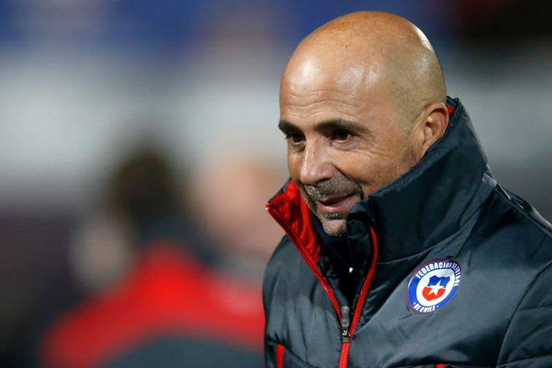 Solo ha dirigido a dos selecciones: Chile y Argentina.