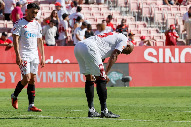 Gabriel Suazo tuvo un mal partido en La Liga. Foto: EFE.