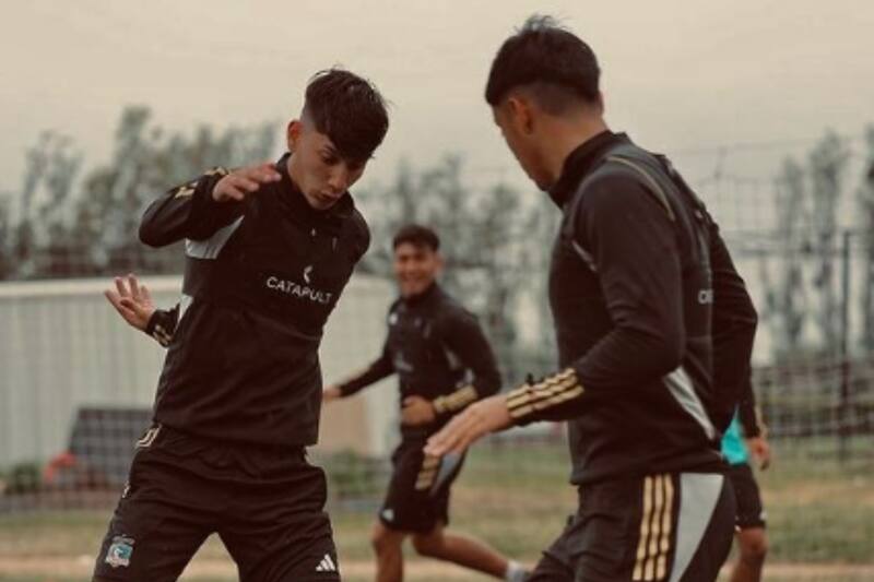 entrenando con la Proyección de Colo Colo.
