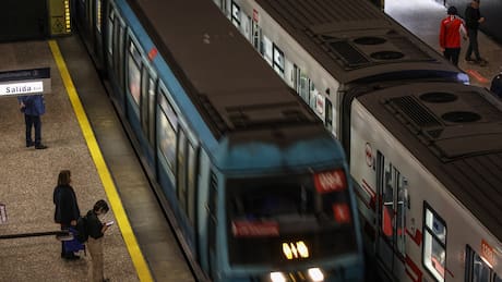 Metro de Santiago confirma reapertura de estaciones en Línea 1 tras cierre temporal de este viernes