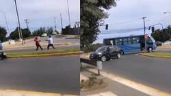 VIDEO | Violenta pelea entre dos conductores en San Antonio: Choferes y vehículos terminaron golpeados