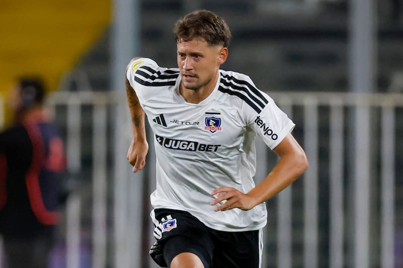 El uruguayo jugando en Colo Colo. Foto: Agencia ATON.