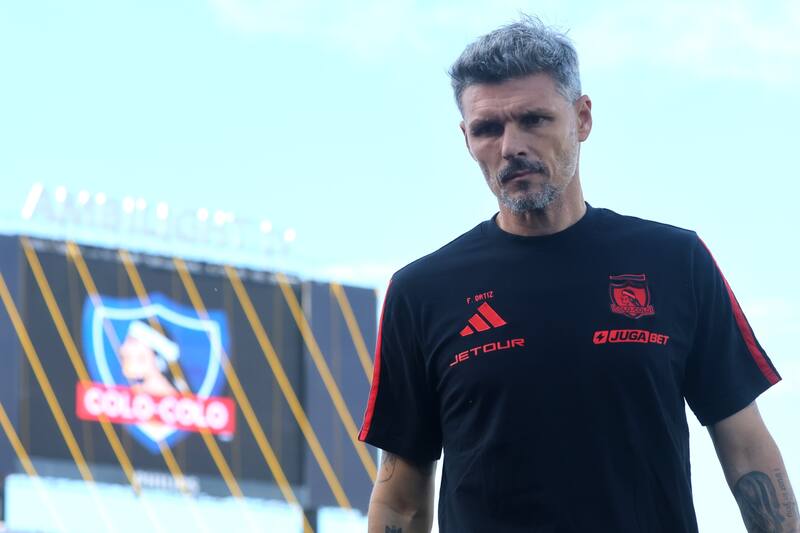 El Tano dirigiendo a Colo Colo en el Superclásico ante la U. Foto: Agencia ATON.