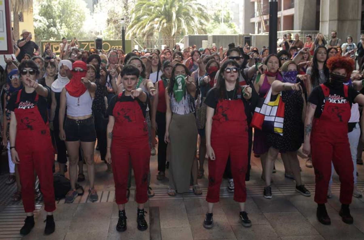 Lastesis reciben potente respaldo de actrices de Hollywood tras denuncia de Carabineros