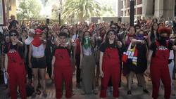 Lastesis reciben potente respaldo de actrices de Hollywood tras denuncia de Carabineros