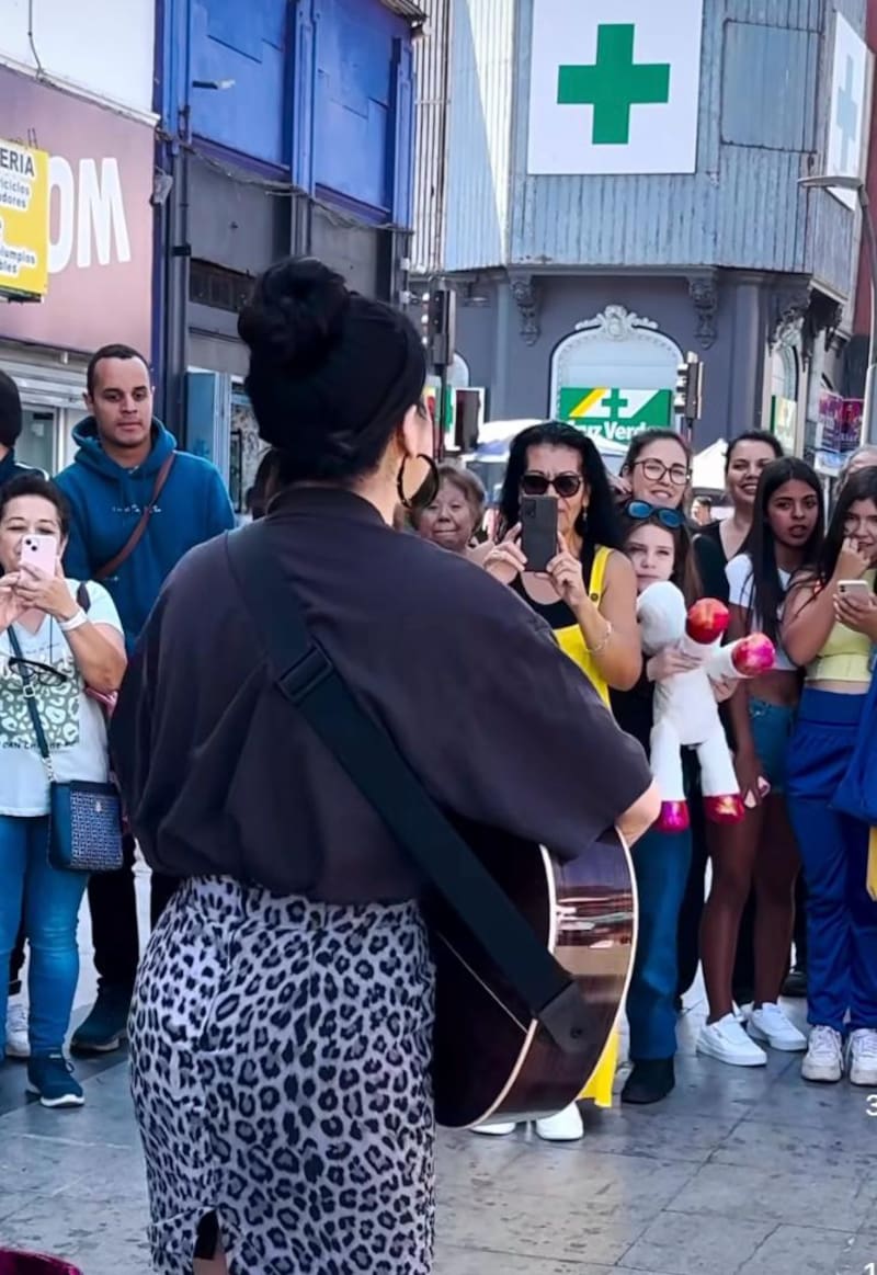 Mon Laferte sorprendió con show en Antofagasta.