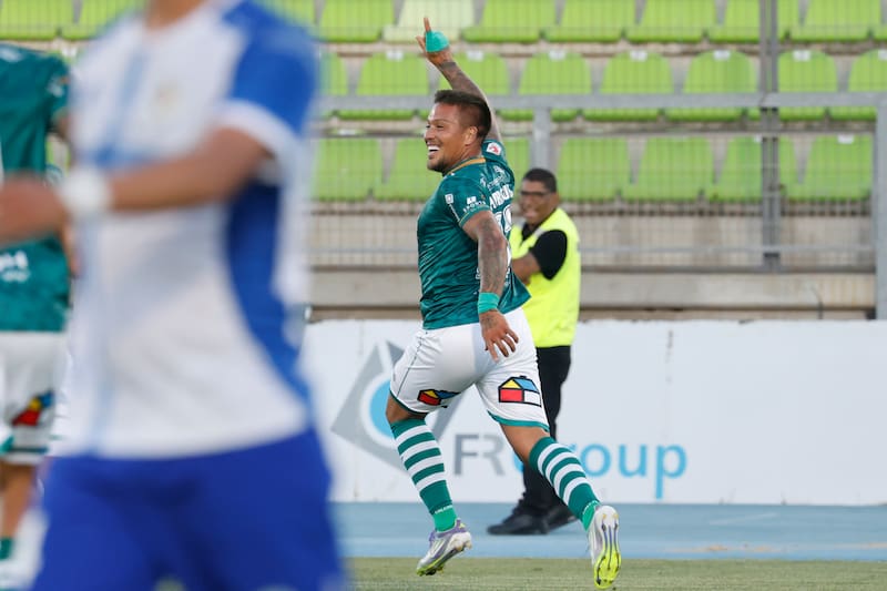 El delantero fue clave en victoria de Wanderers. Foto: Agencia Aton.