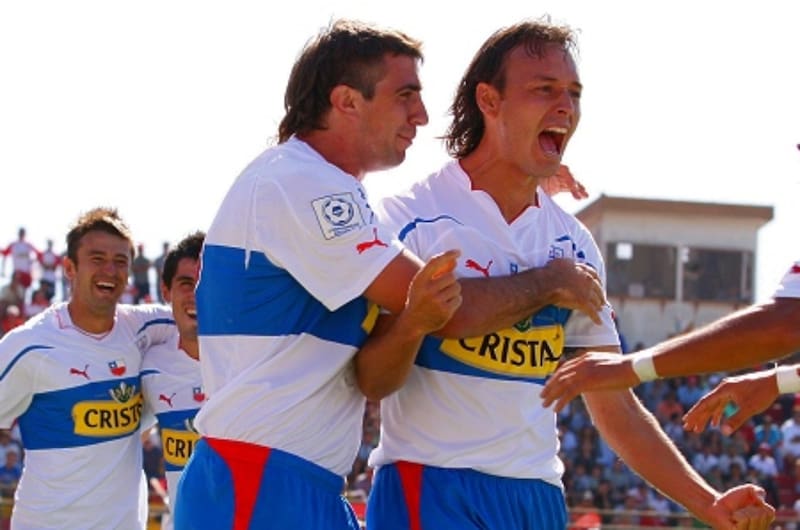 junto a Lucas Pratto en la Universidad Católica.